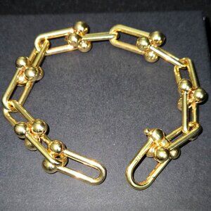 Beautiful hardwarelink bracelet